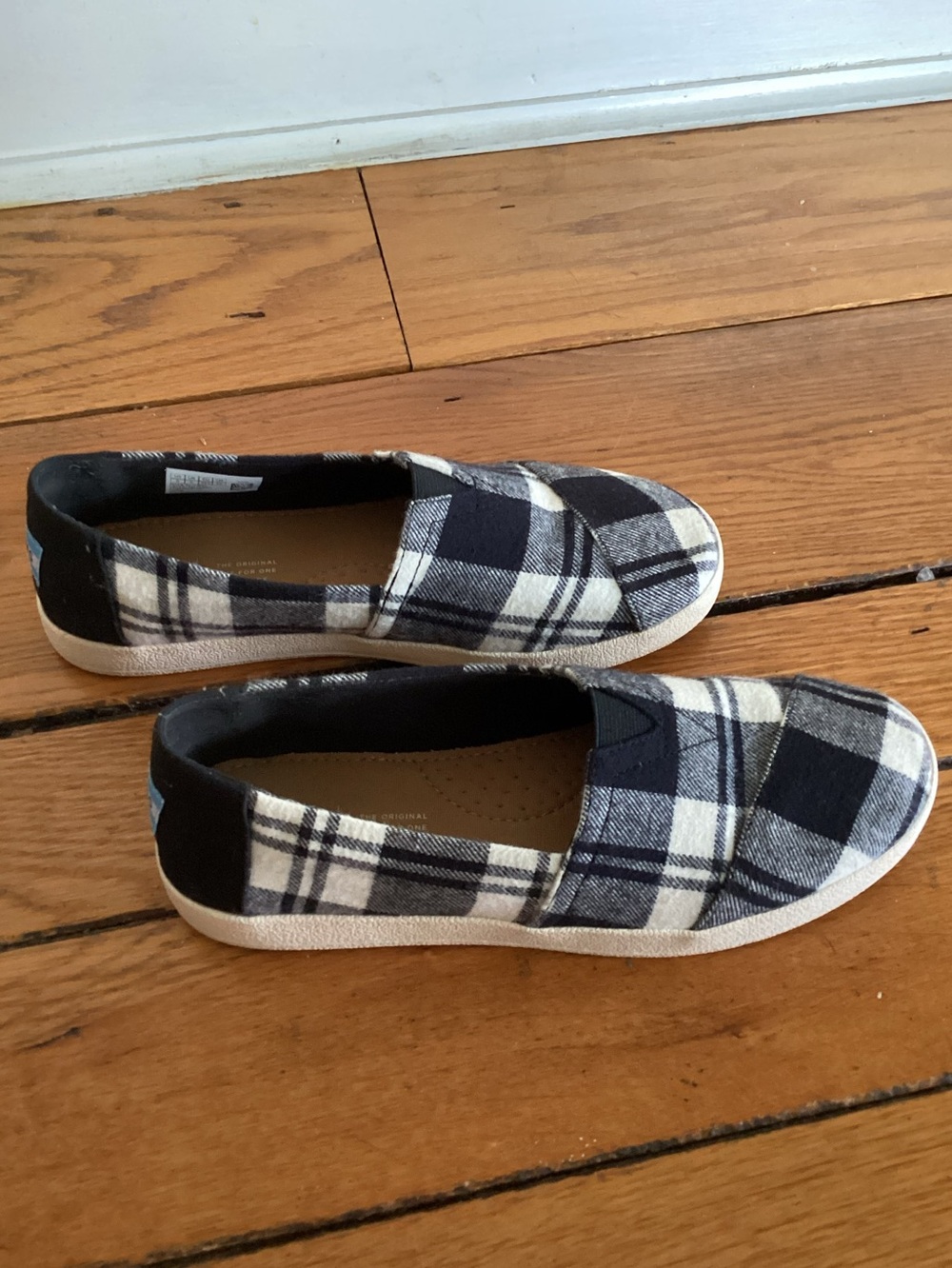 Toms Women’s Alpargata Size 8 Black Plaid Casual Flat